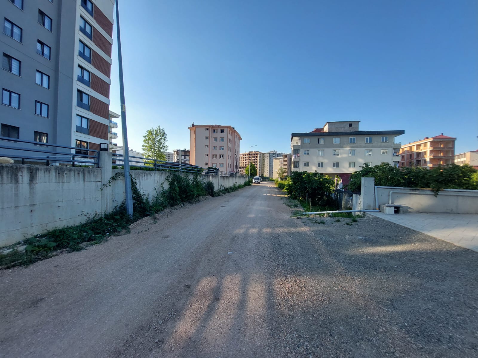 CUMHURİYET MAHALLESİ ANADOLU TEKNIK LISESI YANINDA SATILIK 1+1